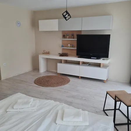 Ilarion 5 At Center Апартамент