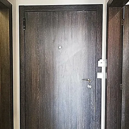 Ilarion 5 At Center Апартамент *