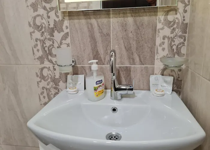 Ilarion 5 At Center Daire