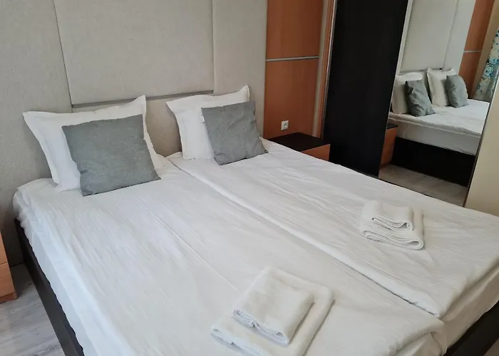 Ilarion 5 At Center Daire