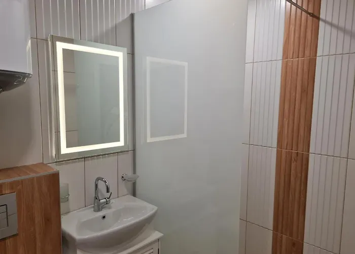 Ilarion 5 At Center Apartment *