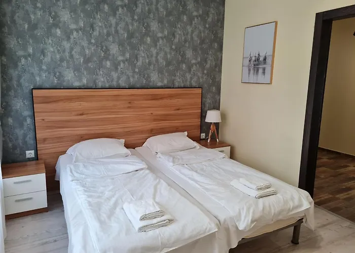 Ilarion 5 At Center Apartment Warna