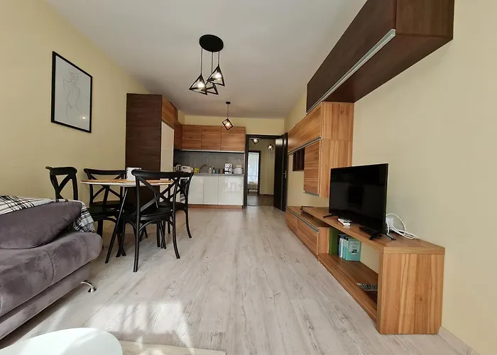 Ilarion 5 At Center Daire