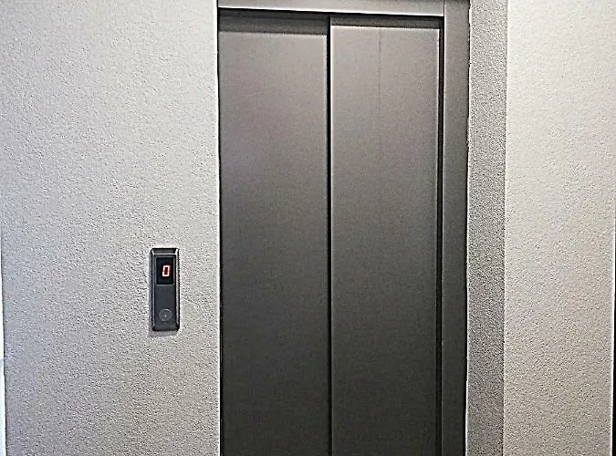 Ilarion 5 At Center Apartment Warna