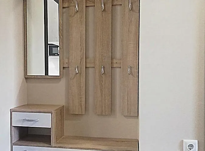 Ilarion 5 At Center Daire